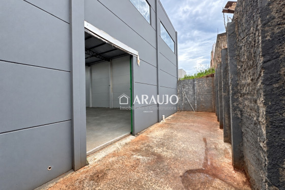Salão Comercial para alugar - 280m² - Jardim Janina, Umuarama-PR