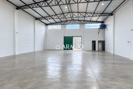 Salão Comercial para alugar - 280m² - Jardim Janina, Umuarama-PR