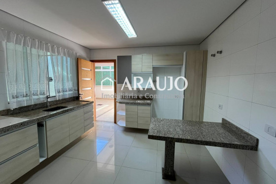 Sobrado à venda - 264m² - Zona II, Umuarama-PR