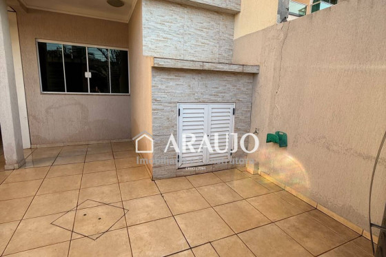 Sobrado à venda - 264m² - Zona II, Umuarama-PR