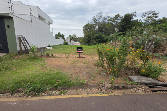 Terreno à venda - 332.4m² - Jardim América, Umuarama-PR